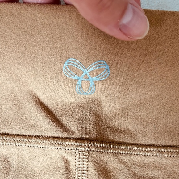 TNA Butter Cheeky Cross Waist Legging - Picture 4 of 5